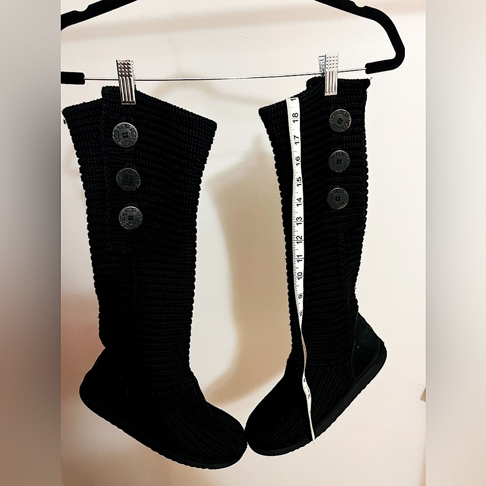 UGG boots size 8 Classic Cardi Cabled Knit